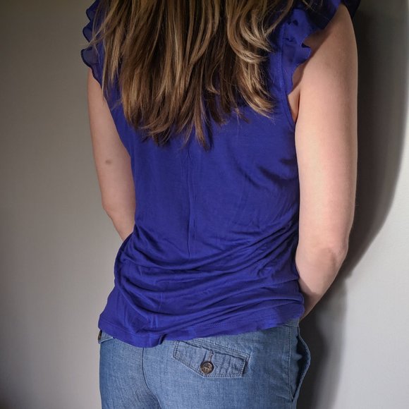 Blue sleeveless shirt with frill - Picture 2 of 2